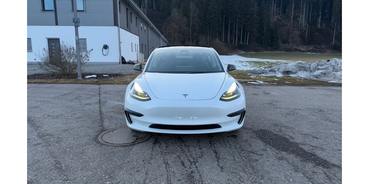 Tesla Model 3 90.000 km 27.300 &euro; Traunreut 83301