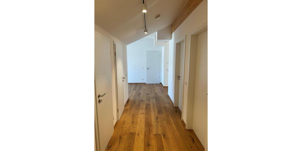 Dachgeschoßwohnung Rimsting - 4 Zimmer, 126 m&sup2;, 2.180&euro; | Angebot:25289066