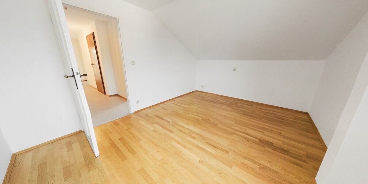 Altbaucharme & Bergblick – 2-Zimmer-Dachgeschoss mit Potenzial für 3 Zimmer in Freilassing - Dachgeschoßwohnung Freilassing Freilassing | Angebot:27620477