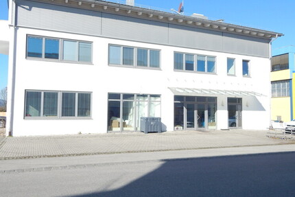 Ausstellungs- bzw. Lagerfläche im Erdgeschoss, mit Büroräumen im 1. OG - in 83395 Freilassing - Gewerbeobjekt Freilassing Freilassing | Angebot:20538048
