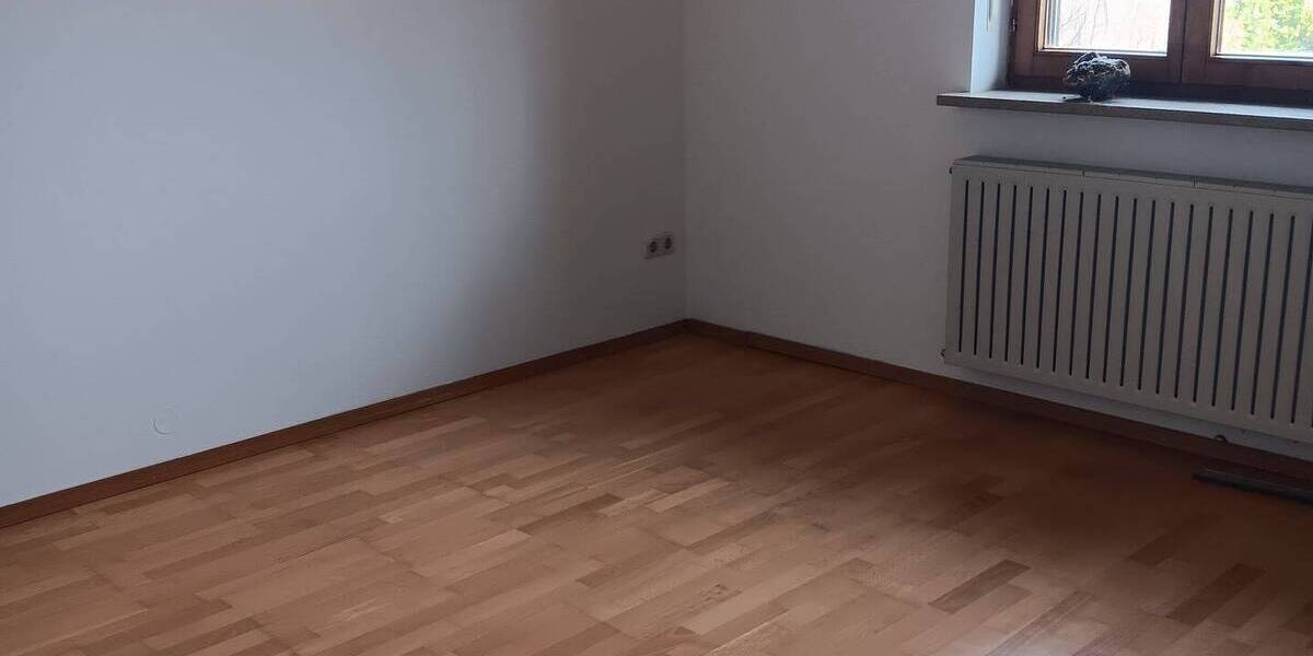 Etagenwohnung Kirchweidach - 3 Zimmer, 120 m&sup2;, 890&euro; | Angebot:25667649