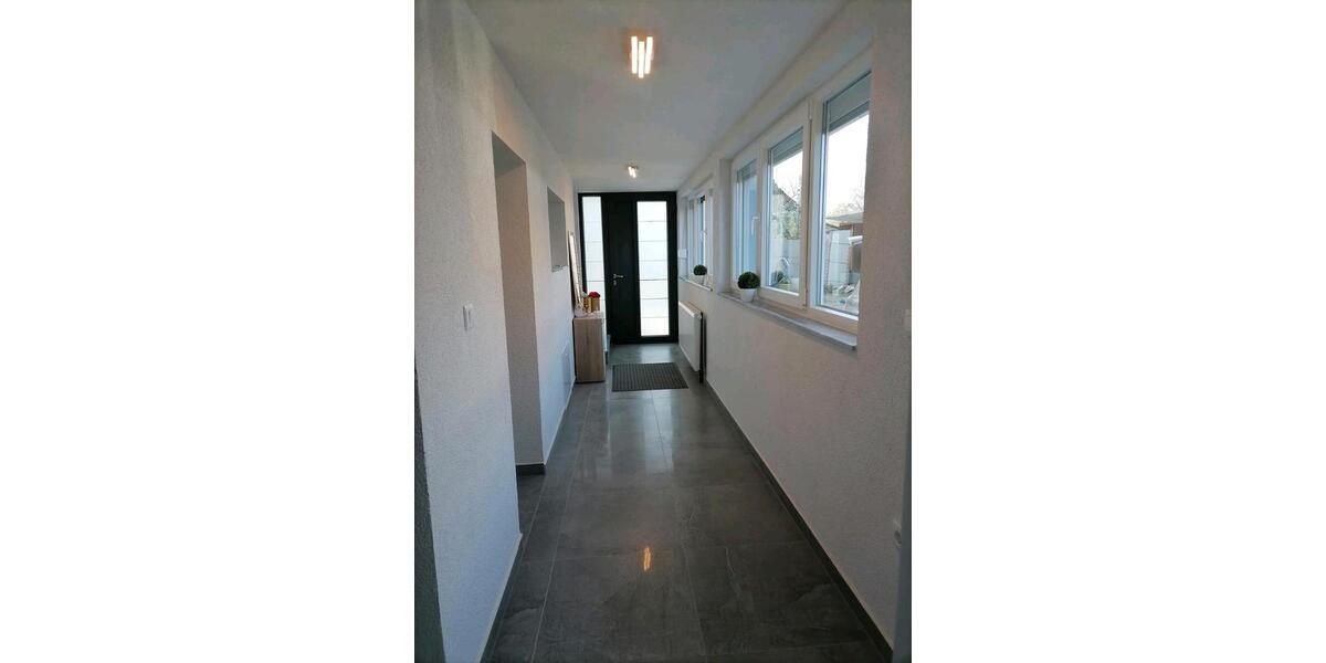 Einfamilienhaus Freilassing - 8 Zimmer, 350 m&sup2;, 430.000&euro; | Angebot:25363238