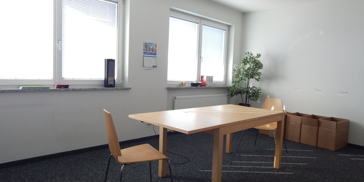 Ausstellungs- bzw. Lagerfläche im Erdgeschoss, mit Büroräumen im 1. OG - in 83395 Freilassing - Gewerbeobjekt Freilassing Freilassing | Angebot:20538048