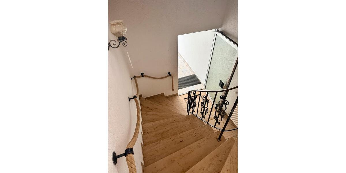 Etagenwohnung Freilassing - 6 Zimmer, 145 m&sup2;, 1.400&euro; | Angebot:27622493