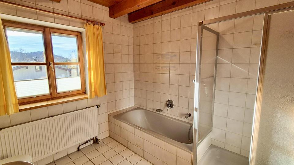 Einfamilienhaus Siegsdorf - 5 Zimmer, 135 m&sup2;, 2.200&euro; | Angebot:25720349