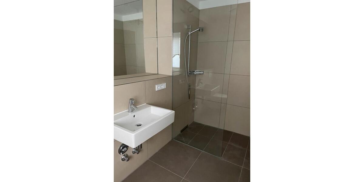 Etagenwohnung Freilassing - 2 Zimmer, 67 m&sup2;, 350.000&euro; | Angebot:25362942