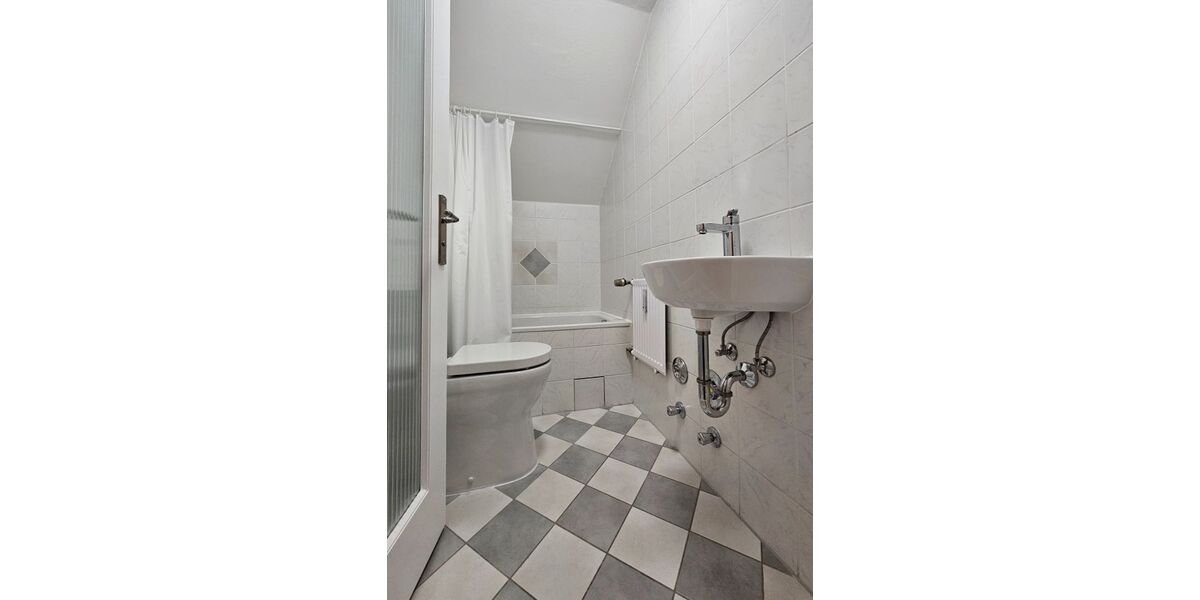 traumhafte Wohnung über den Dächern von Traunstein südwest - Dachgeschoßwohnung Traunstein Gemarkung Traunstein | Angebot:26014225