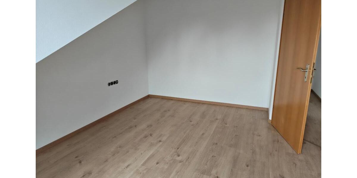 Dachgeschoßwohnung Traunreut Irsing - 3 Zimmer, 72 m&sup2;, 750&euro; | Angebot:25051998