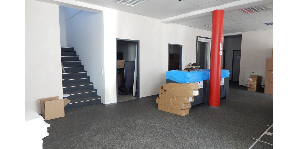 Ausstellungs- bzw. Lagerfläche im Erdgeschoss, mit Büroräumen im 1. OG - in 83395 Freilassing - Gewerbeobjekt Freilassing Freilassing | Angebot:20538048