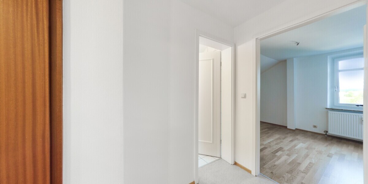 Altbaucharme & Bergblick – 2-Zimmer-Dachgeschoss mit Potenzial für 3 Zimmer in Freilassing - Dachgeschoßwohnung Freilassing Freilassing | Angebot:27620477