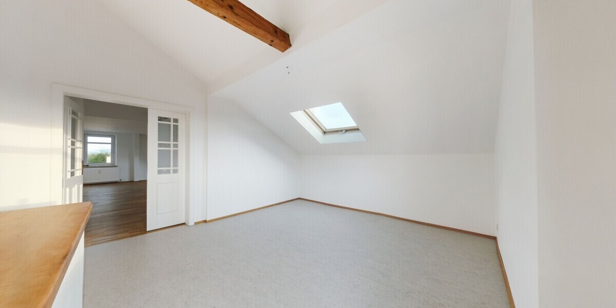Altbaucharme & Bergblick – 2-Zimmer-Dachgeschoss mit Potenzial für 3 Zimmer in Freilassing - Dachgeschoßwohnung Freilassing Freilassing | Angebot:27620477