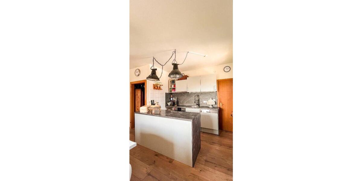 Etagenwohnung Saaldorf-Surheim Surheim - 3 Zimmer, 95 m&sup2;, 1.800&euro; | Angebot:25332250