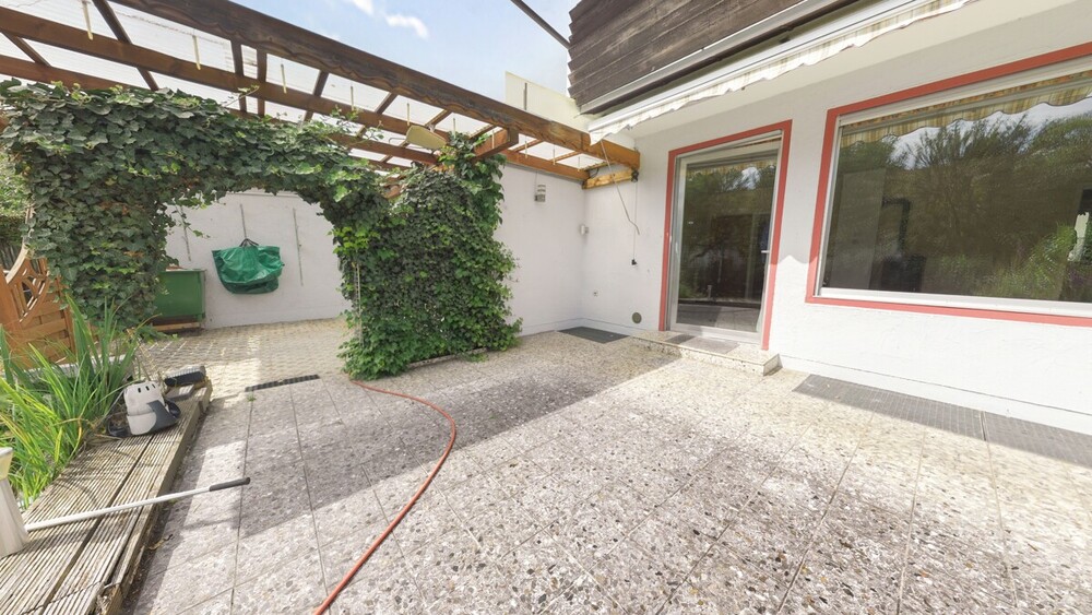 Doppelhaushälfte mit Garten & Garage in ruhiger Lage – viel Potenzial für Ihre Wohnideen - Doppelhaushälfte Freilassing Freilassing | Angebot:27453355