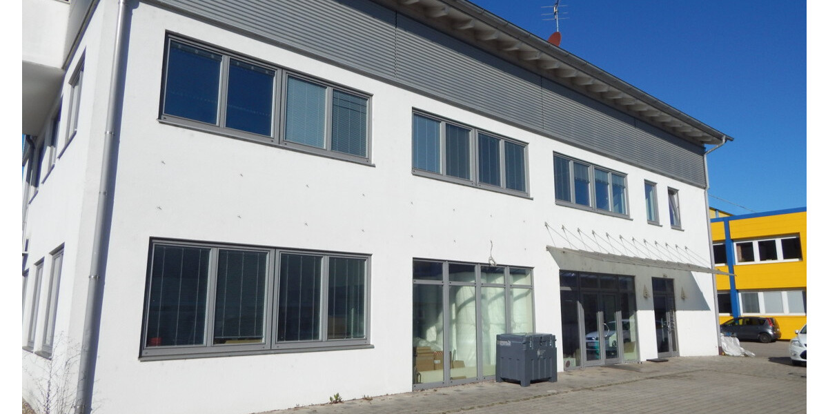 Ausstellungs- bzw. Lagerfläche im Erdgeschoss, mit Büroräumen im 1. OG - in 83395 Freilassing - Gewerbeobjekt Freilassing Freilassing | Angebot:20538048