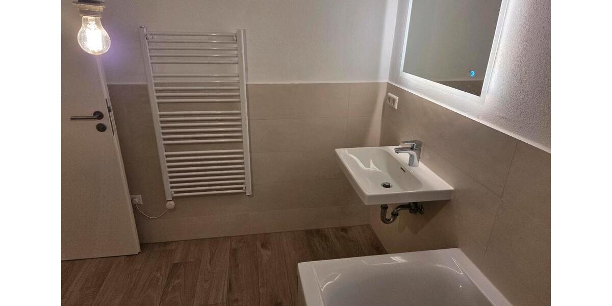 Erdgeschoßwohnung Traunstein - 3 Zimmer, 100 m&sup2;, 1.300&euro; | Angebot:27618369