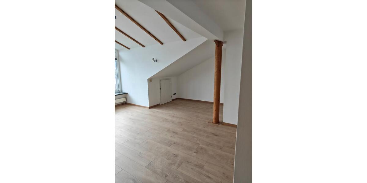 Dachgeschoßwohnung Traunreut Irsing - 3 Zimmer, 72 m&sup2;, 750&euro; | Angebot:25051998