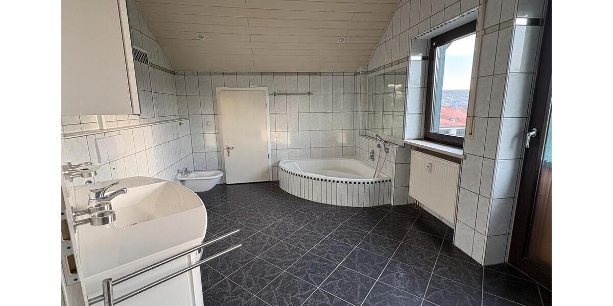Dachgeschoßwohnung Garching an der Alz - 3.5 Zimmer, 88 m&sup2;, 800&euro; | Angebot:26375361
