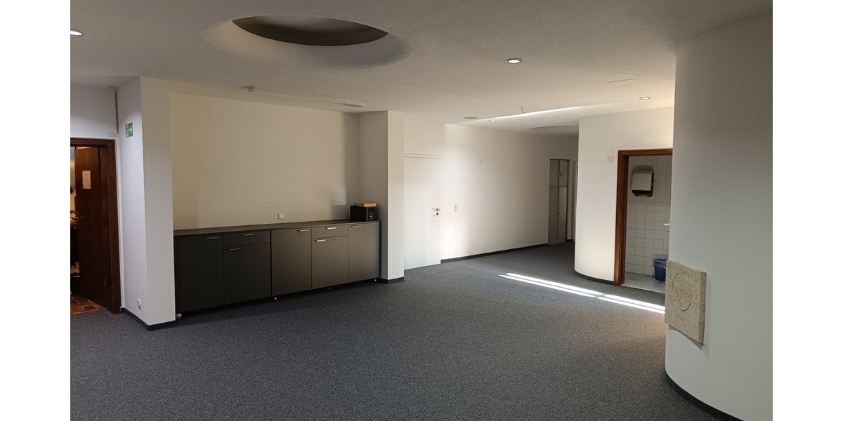 Vielseitig nutzbare Gewerbefläche in Ainring - frei ab sofort - Parkplätze vorhanden - Gewerbeobjekt Ainring Ainring | Angebot:18590026