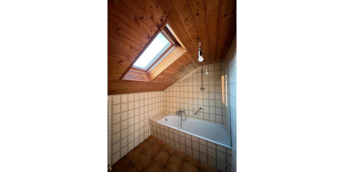 Dachgeschoßwohnung Trostberg - 2 Zimmer, 77 m&sup2;, 750&euro; | Angebot:25965969