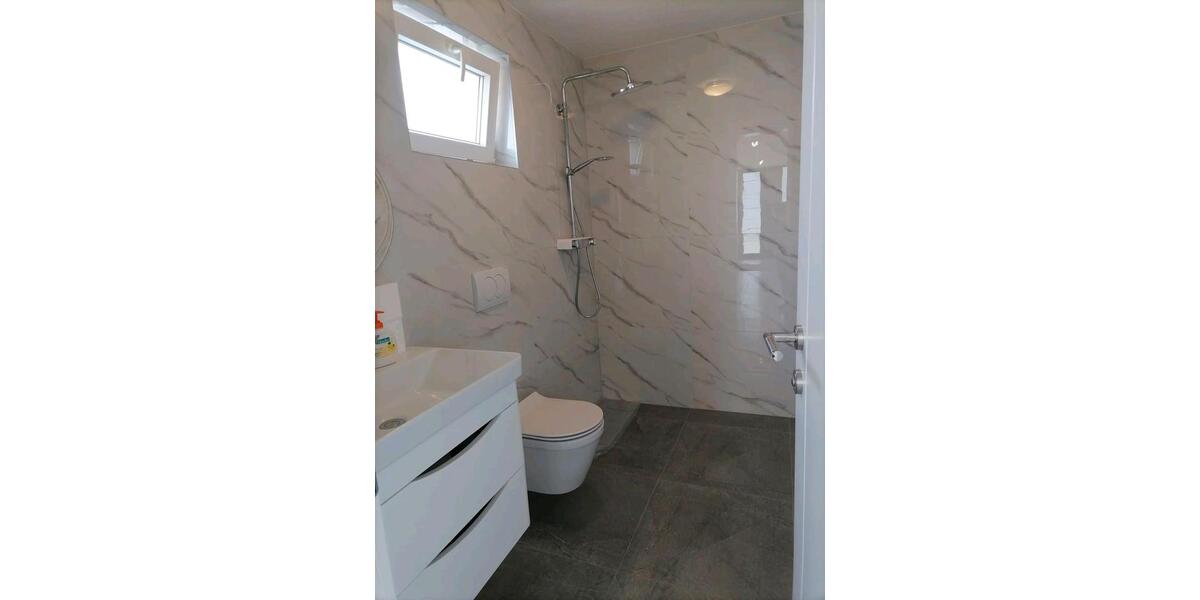 Einfamilienhaus Freilassing - 8 Zimmer, 350 m&sup2;, 430.000&euro; | Angebot:25363238