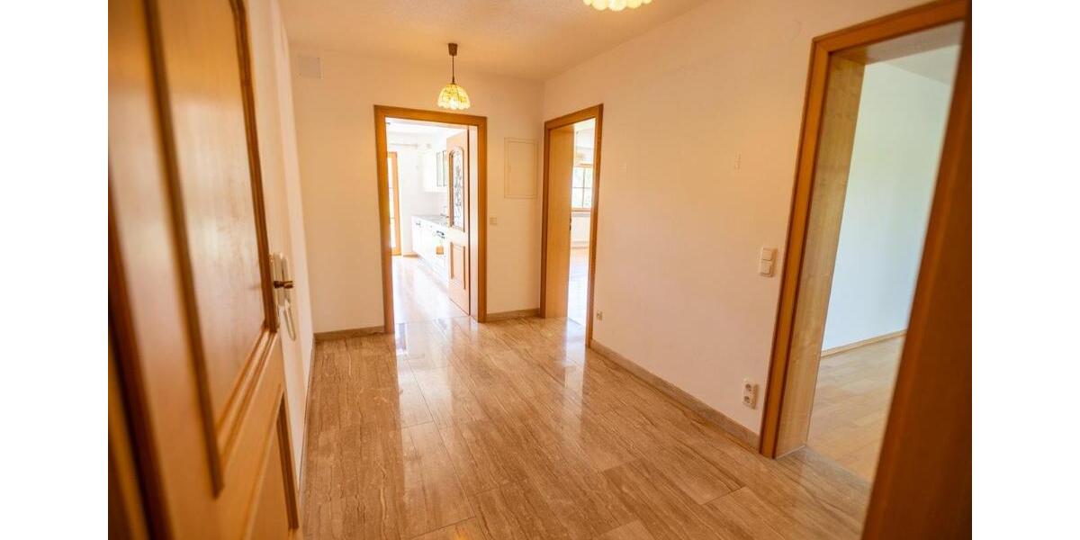 Einfamilienhaus Bergen - 17 Zimmer, 180 m&sup2;, 950.000&euro; | Angebot:26750612