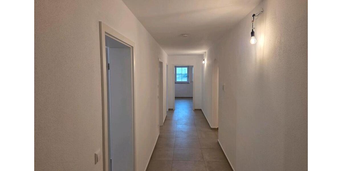 Erdgeschoßwohnung Traunstein - 3 Zimmer, 100 m&sup2;, 1.300&euro; | Angebot:27618369
