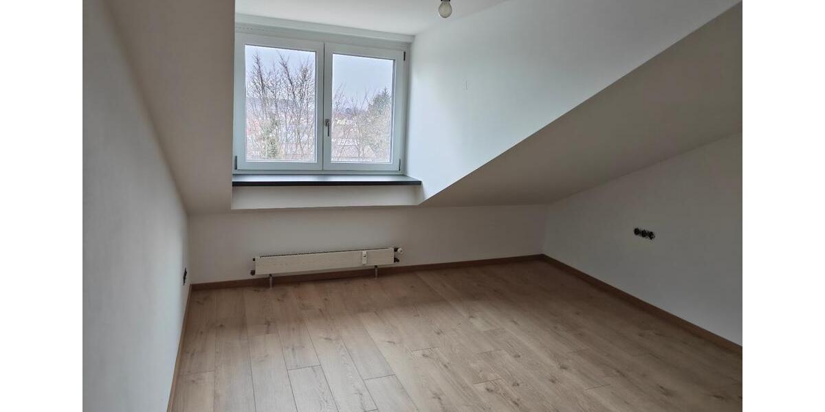 Dachgeschoßwohnung Traunreut Irsing - 3 Zimmer, 72 m&sup2;, 750&euro; | Angebot:25051998