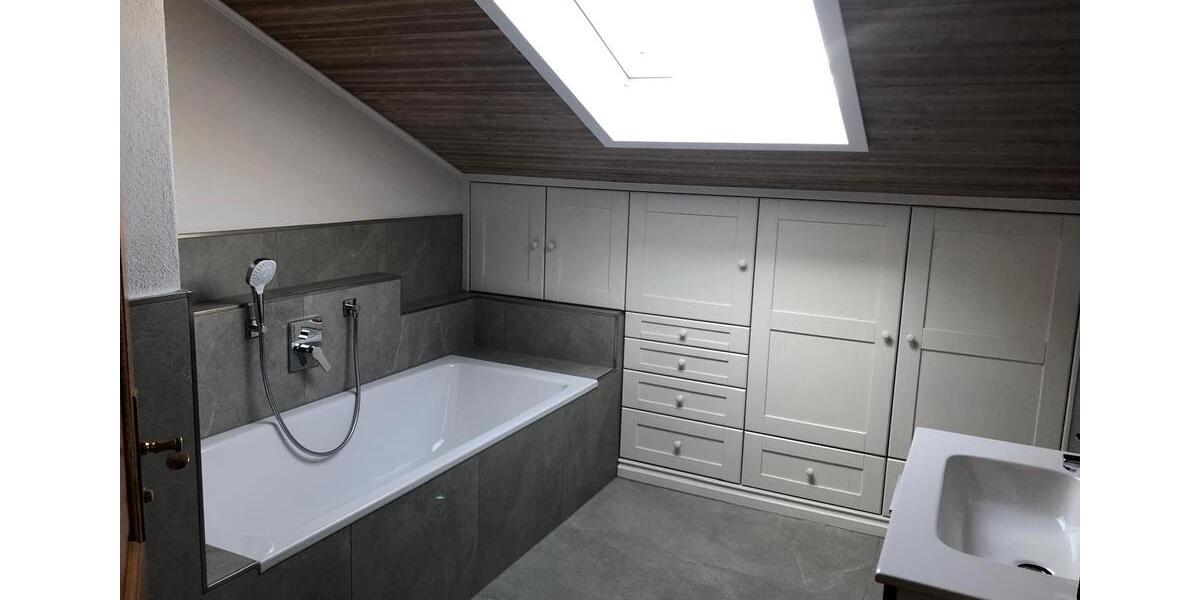 Dachgeschoßwohnung Staudach-Egerndach Egerndach - 3 Zimmer, 128 m&sup2;, 1.500&euro; | Angebot:25993786