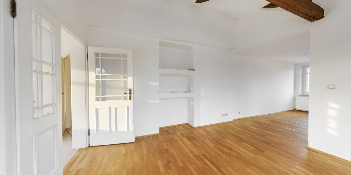 Altbaucharme & Bergblick – 2-Zimmer-Dachgeschoss mit Potenzial für 3 Zimmer in Freilassing - Dachgeschoßwohnung Freilassing Freilassing | Angebot:27620477