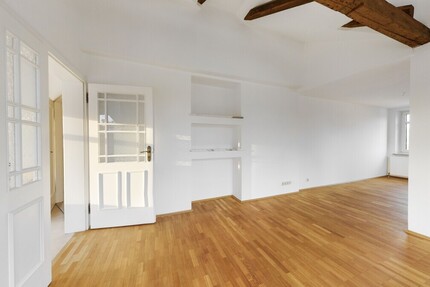 Altbaucharme & Bergblick – 2-Zimmer-Dachgeschoss mit Potenzial für 3 Zimmer in Freilassing - Wohnung Freilassing Freilassing | Angebot:27620477