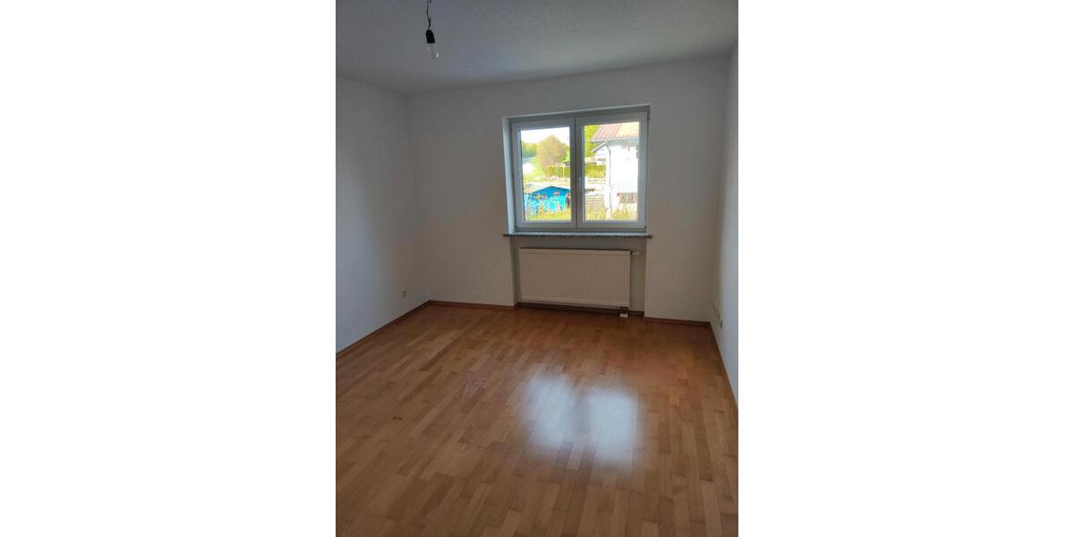 Etagenwohnung Traunreut St. Georgen - 4 Zimmer, 124 m&sup2;, 1.500&euro; | Angebot:26051561