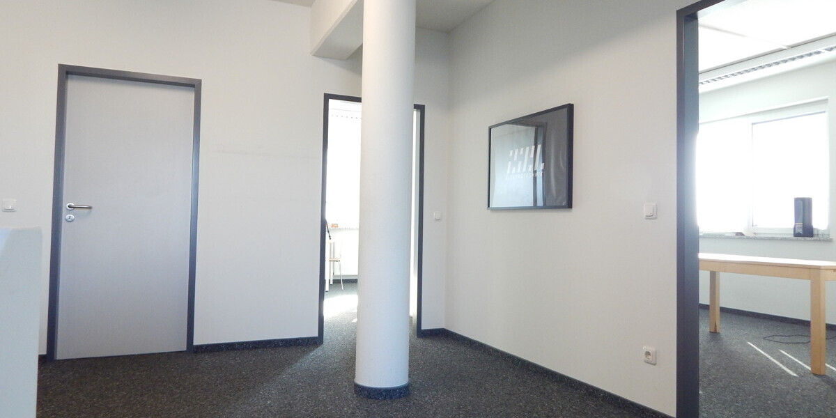 Ausstellungs- bzw. Lagerfläche im Erdgeschoss, mit Büroräumen im 1. OG - in 83395 Freilassing - Gewerbeobjekt Freilassing Freilassing | Angebot:20538048