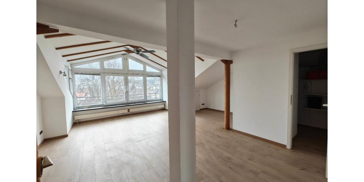 Dachgeschoßwohnung Traunreut Irsing - 3 Zimmer, 72 m&sup2;, 750&euro; | Angebot:25051998