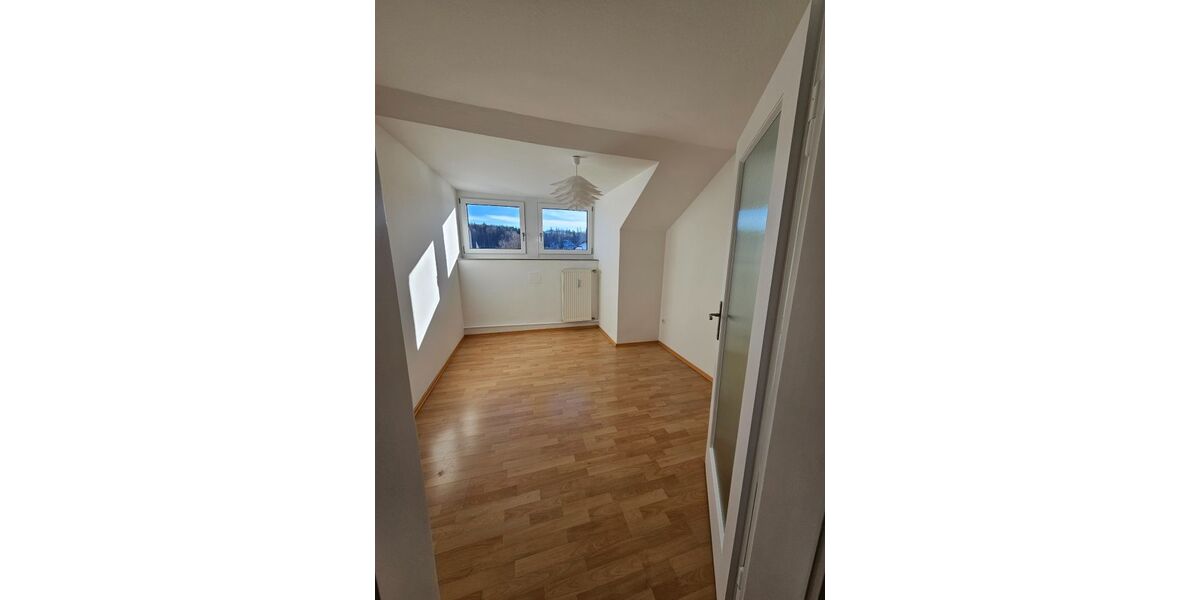 traumhafte Wohnung über den Dächern von Traunstein südwest - Dachgeschoßwohnung Traunstein Gemarkung Traunstein | Angebot:26014225