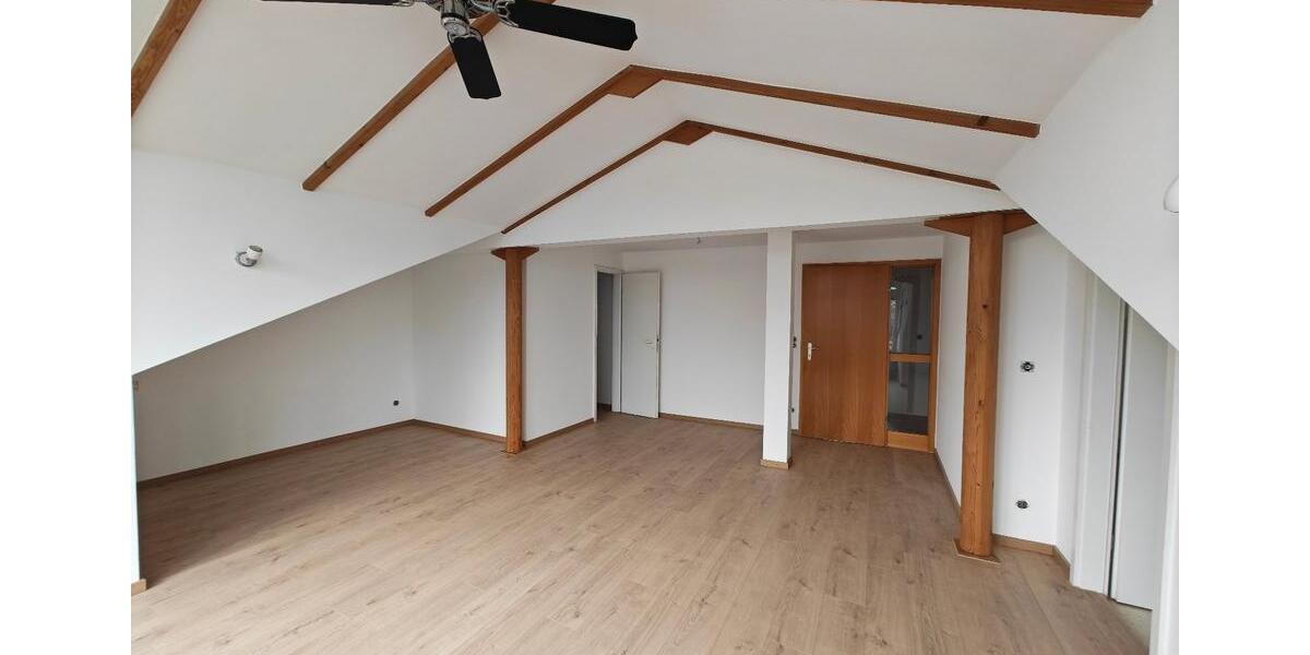 Dachgeschoßwohnung Traunreut Irsing - 3 Zimmer, 72 m&sup2;, 750&euro; | Angebot:25051998