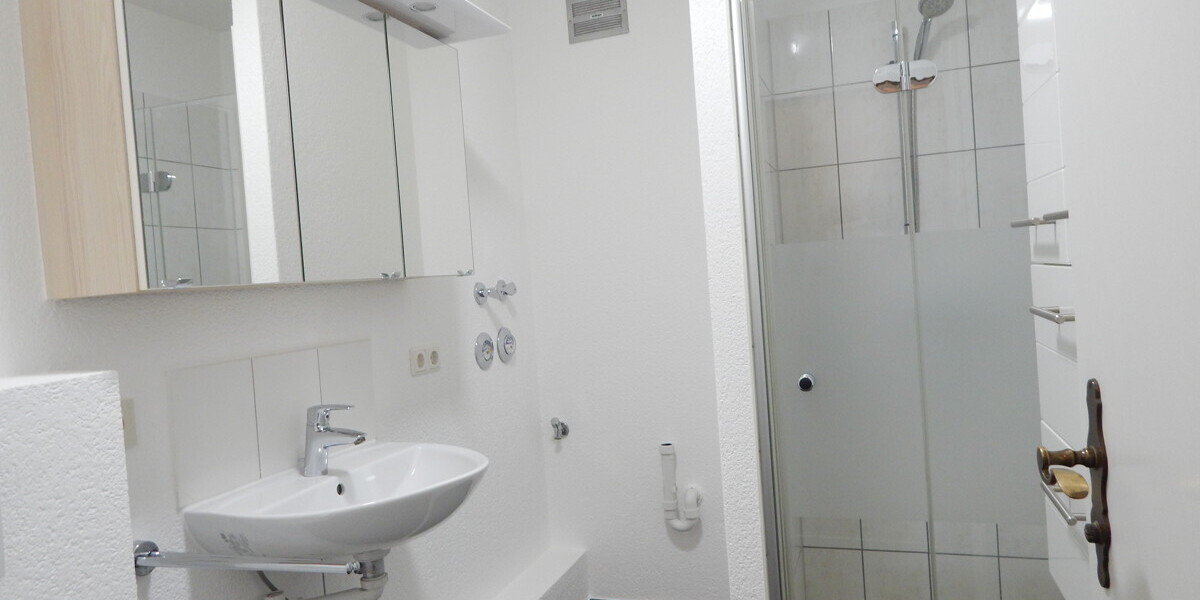 2-Zimmer-Wohnung in Freilassing mit Balkon & Holzofen – gepflegt und vermietet - Erdgeschoßwohnung Freilassing Untereichet | Angebot:27453354