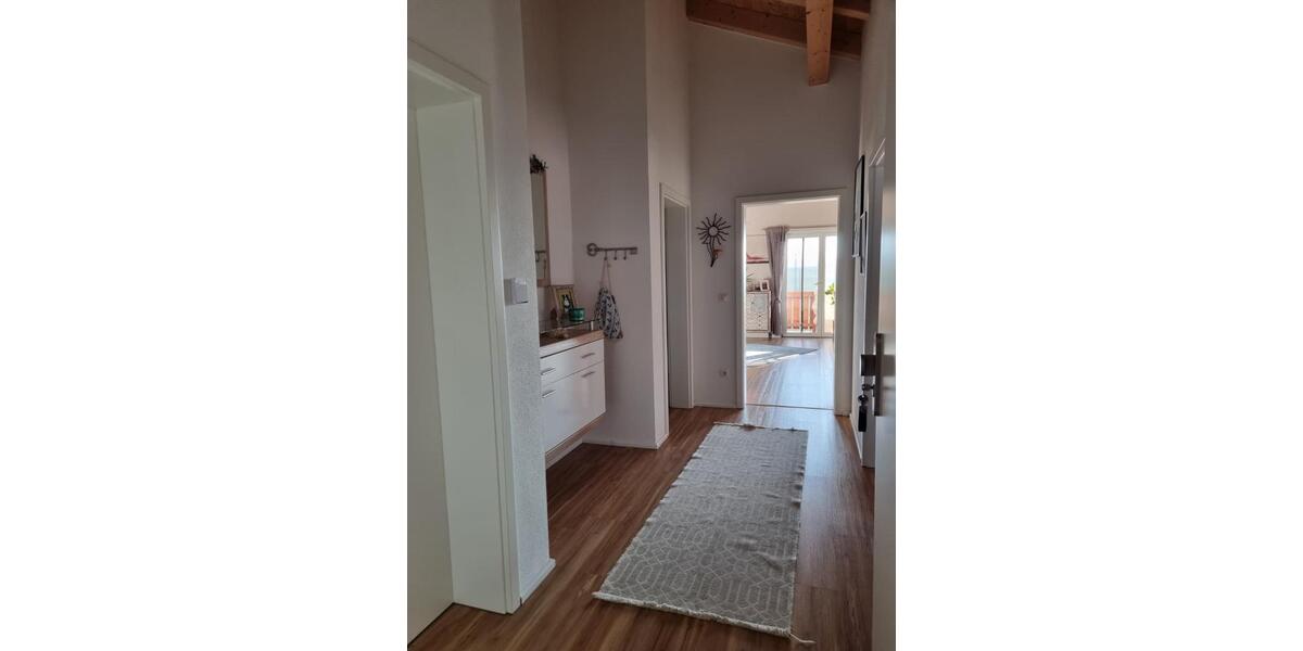 Dachgeschoßwohnung Saaldorf-Surheim Surheim - 3 Zimmer, 100 m&sup2;, 1.480&euro; | Angebot:27606385