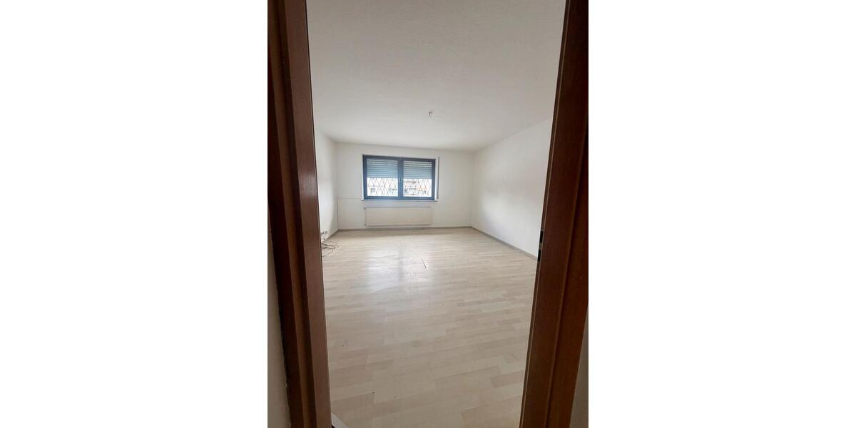 Etagenwohnung Freilassing - 6 Zimmer, 145 m&sup2;, 1.400&euro; | Angebot:27622493