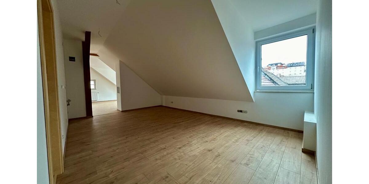Dachgeschoßwohnung Traunstein - 2 Zimmer, 79 m&sup2;, 990&euro; | Angebot:25590800