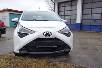 Toyota Aygo (X) 58.000 km 7.950 &euro; Siegsdorf 83313