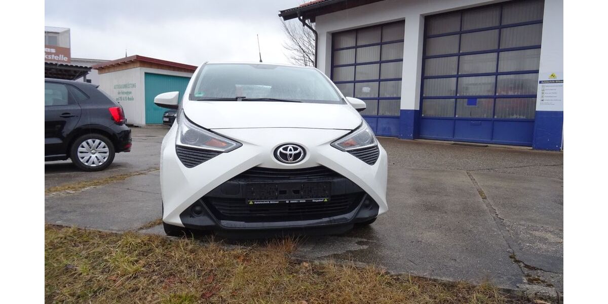 Toyota Aygo (X) 58.000 km 7.950 &euro; Siegsdorf 83313