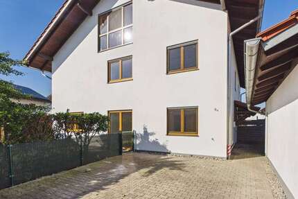 Haus Tacherting - 6 Zimmer, 180 m&sup2;, 1.800&euro; | Angebot:27515737