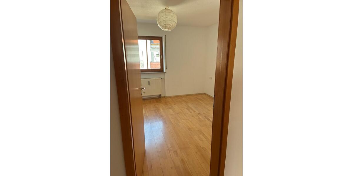 Etagenwohnung Traunreut Irsing - 3 Zimmer, 79 m&sup2;, 1.050&euro; | Angebot:27609798