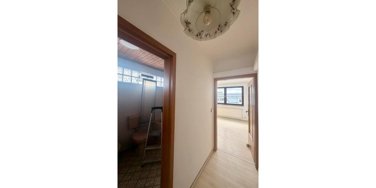 Etagenwohnung Freilassing - 6 Zimmer, 145 m&sup2;, 1.400&euro; | Angebot:27622493