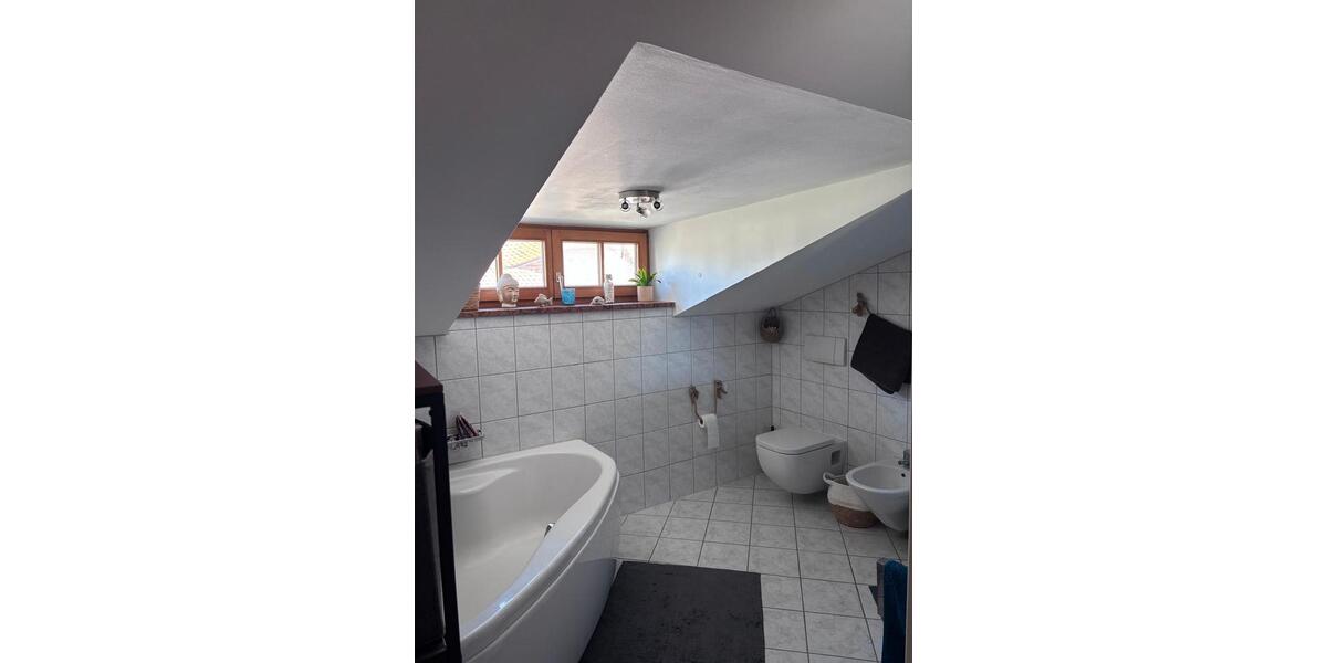 Dachgeschoßwohnung Siegsdorf - 3 Zimmer, 79 m&sup2;, 850&euro; | Angebot:27607221