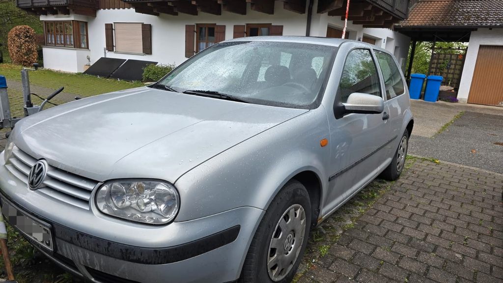 VW Golf 211.500 km 999 &euro; Surheim 83416