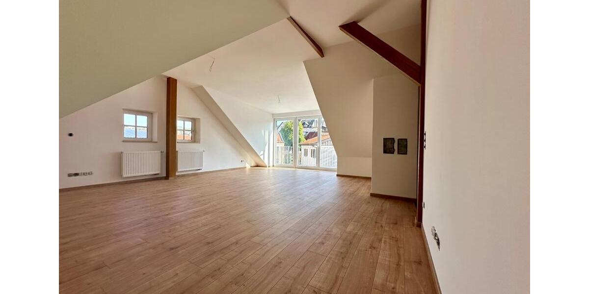 Dachgeschoßwohnung Traunstein - 2 Zimmer, 79 m&sup2;, 990&euro; | Angebot:25590800