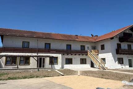 Wohnung Ainring - 3 Zimmer, 123 m&sup2;, 1.250&euro; | Angebot:26001776