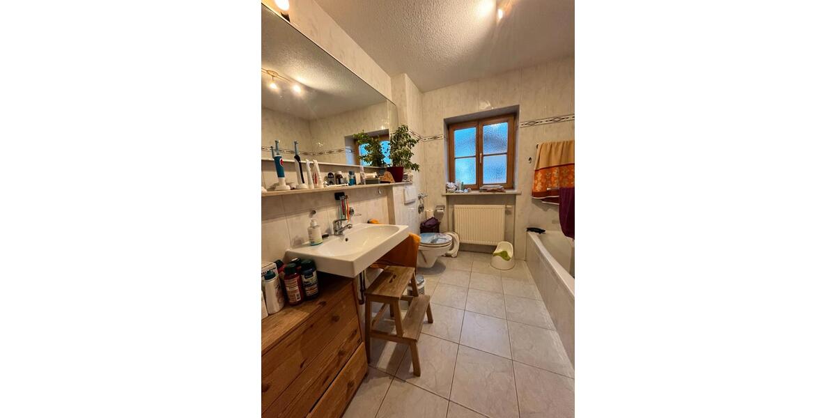 Etagenwohnung Übersee - 4 Zimmer, 100 m&sup2;, 1.450&euro; | Angebot:27607759