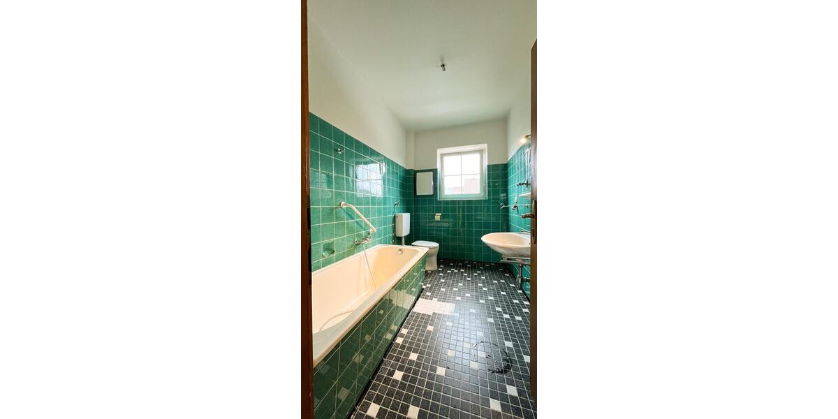 Etagenwohnung Saaldorf-Surheim Surheim - 3 Zimmer, 95 m&sup2;, 1.800&euro; | Angebot:25332250